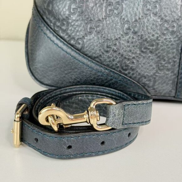 Gucci GG Logo Printed Black Leather Shoulder Bag with Classic Design - Picture 9 of 10